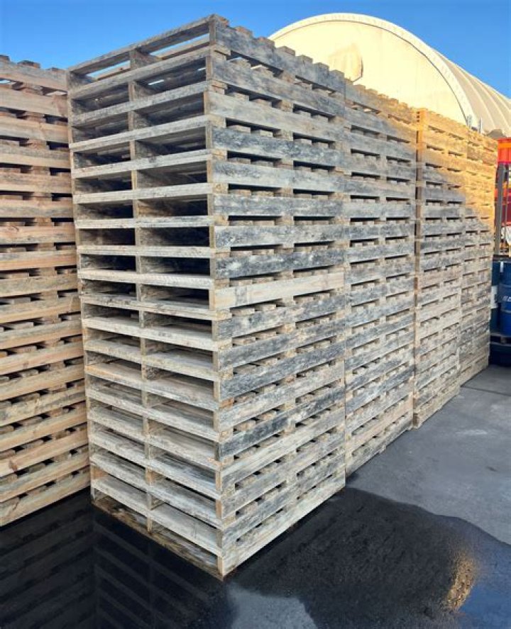 Are pallets strong enough for decking