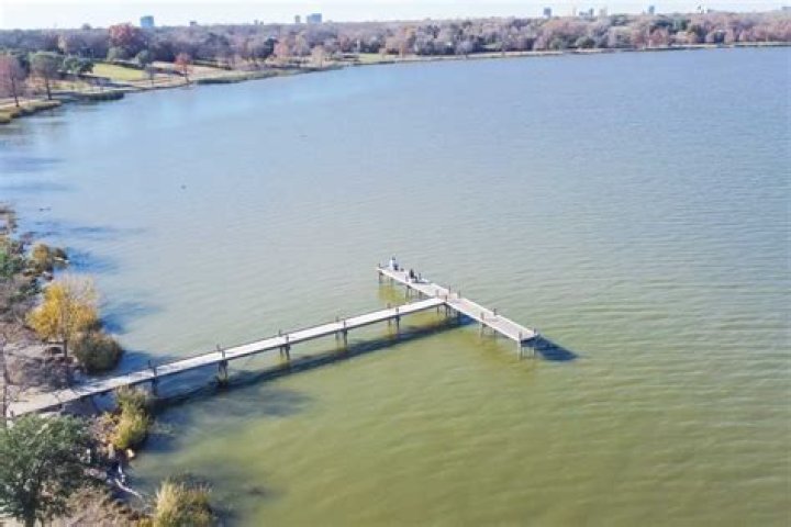 Are there any natural lakes in Dallas