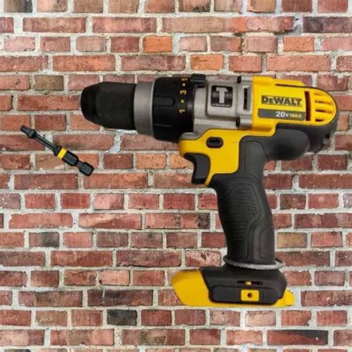 Can a hammer drill drive screws