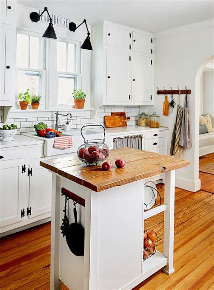 Can a small kitchen have an island