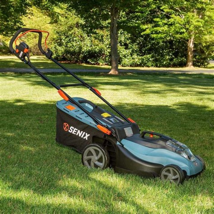 Can electric lawn mowers get wet