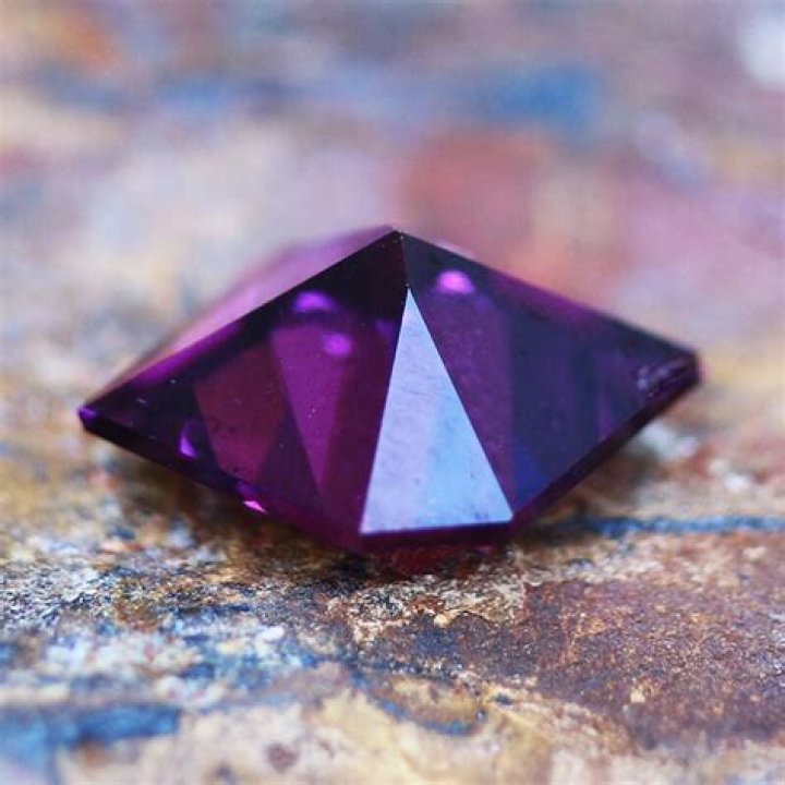 Can Garnet be purple