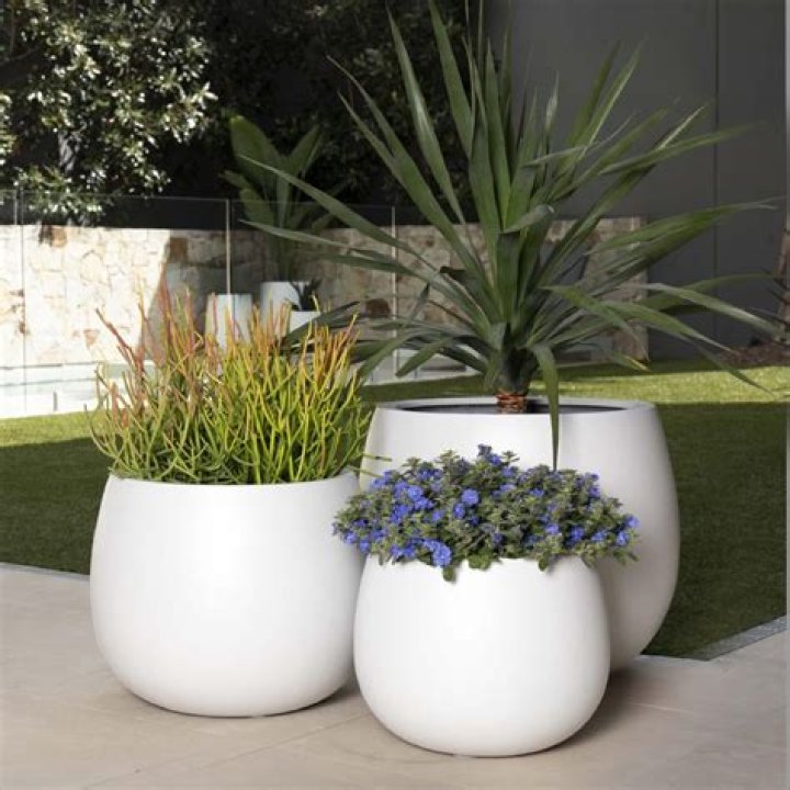 Can indoor caulk be used outdoors