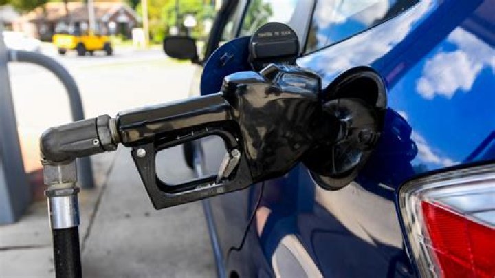 Can old cars run on unleaded gas