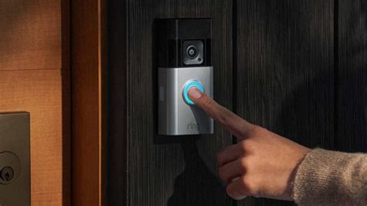 Can you change a doorbell without turning off the power