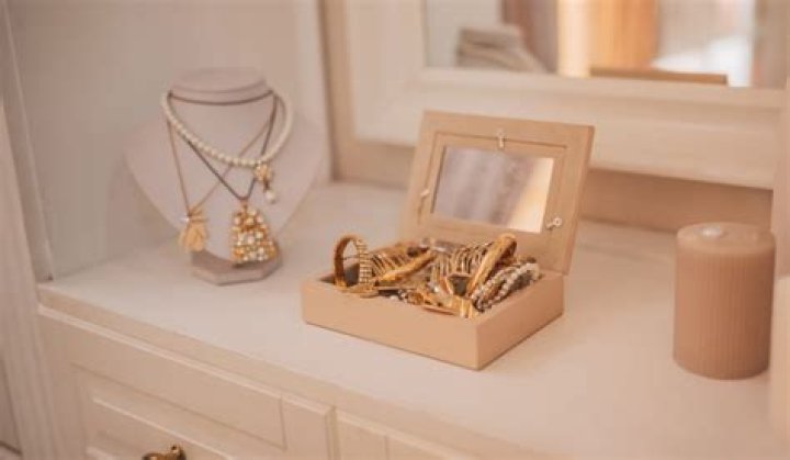 Can you clean jewelry with toothpaste