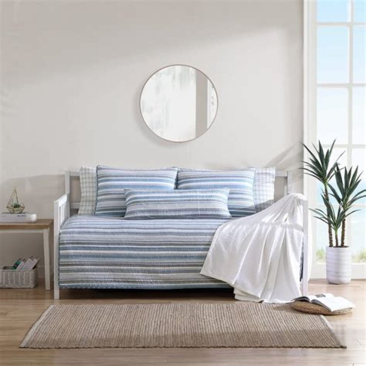 Can you sit on a daybed