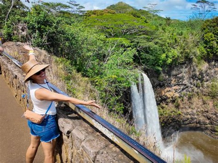 Can you swim in Wailua Falls Kauai