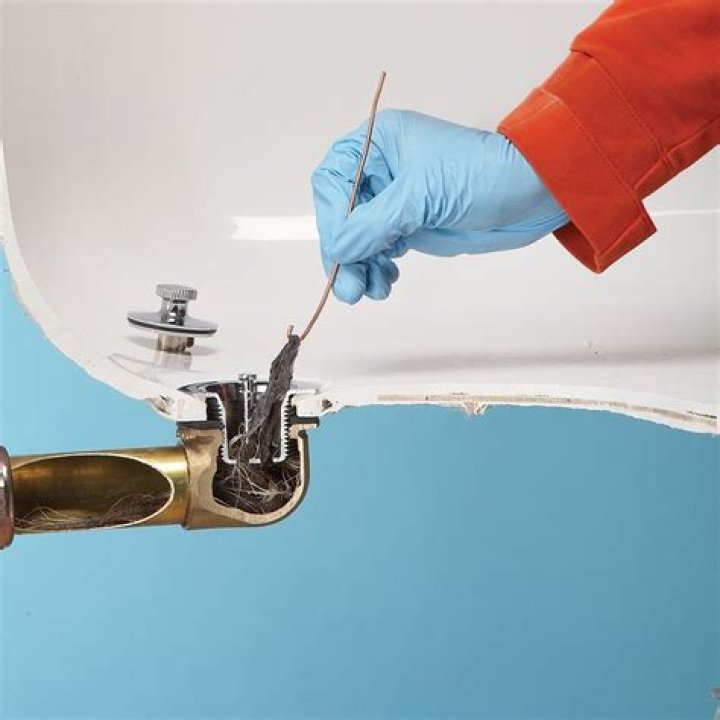 Can you use lye to unclog a drain
