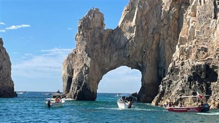 Did the Cabo Arch fall