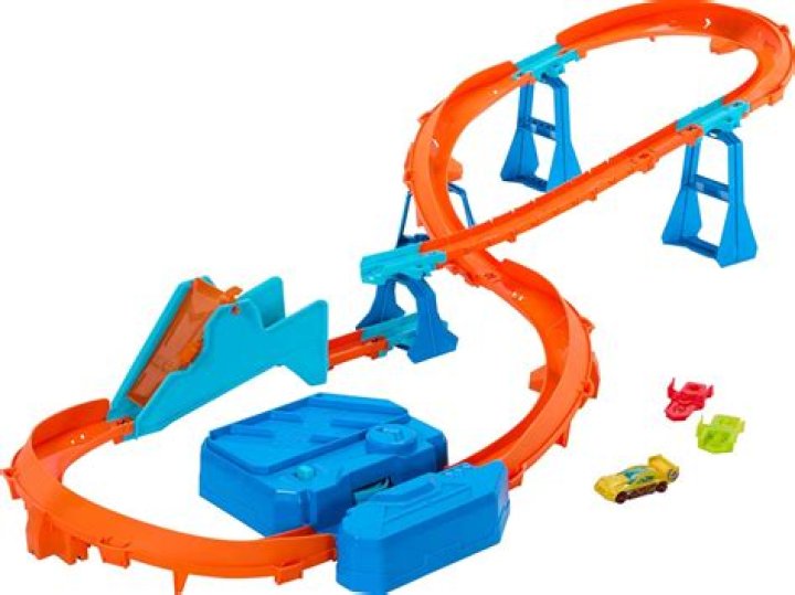 Do all Hot Wheels cars work on track