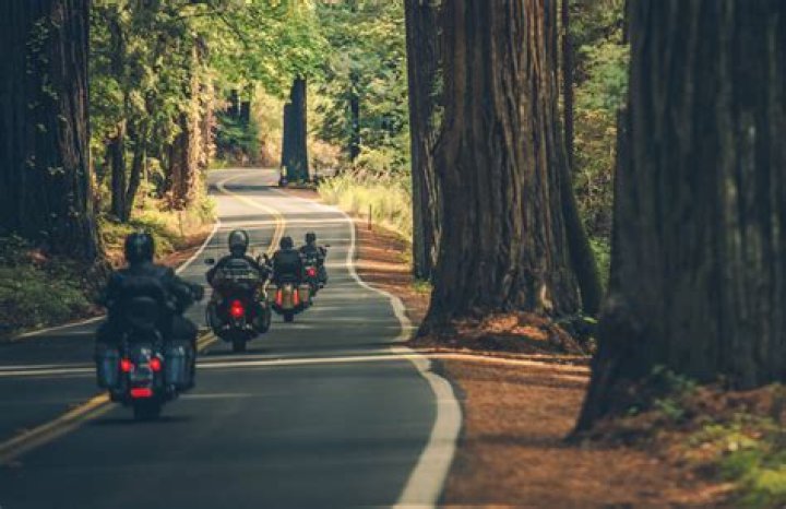 Do motorcycles have the right of way in California