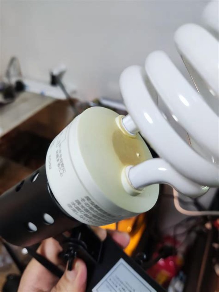 Do UVB bulbs give off heat