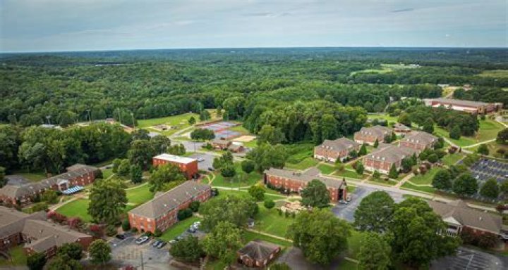 Do you have to live on campus freshman year at UTK