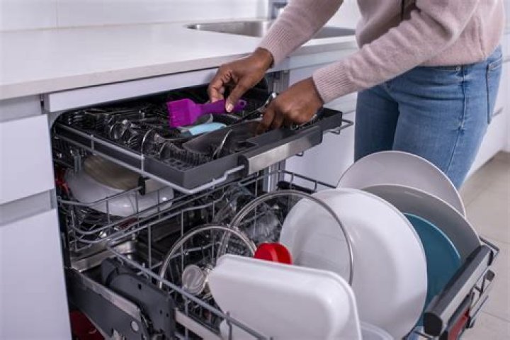 Does a dishwasher use more water than washing up