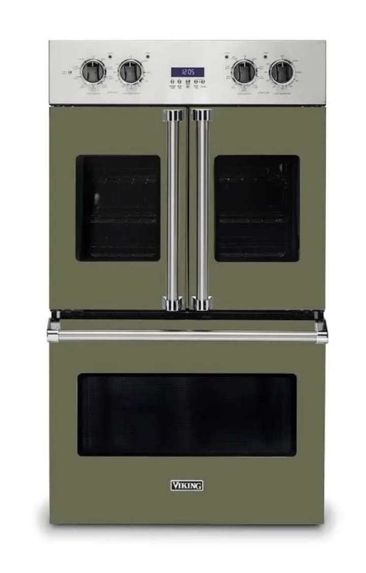 Does an electric oven have to be hardwired