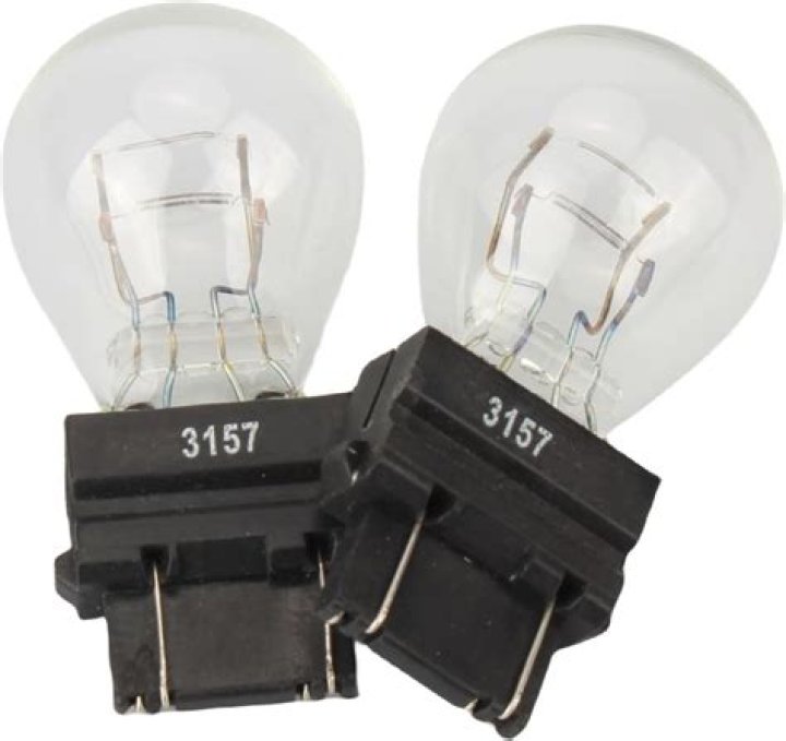 Does AutoZone replace tail light bulbs