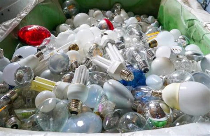 Does Batteries Plus recycle fluorescent bulbs