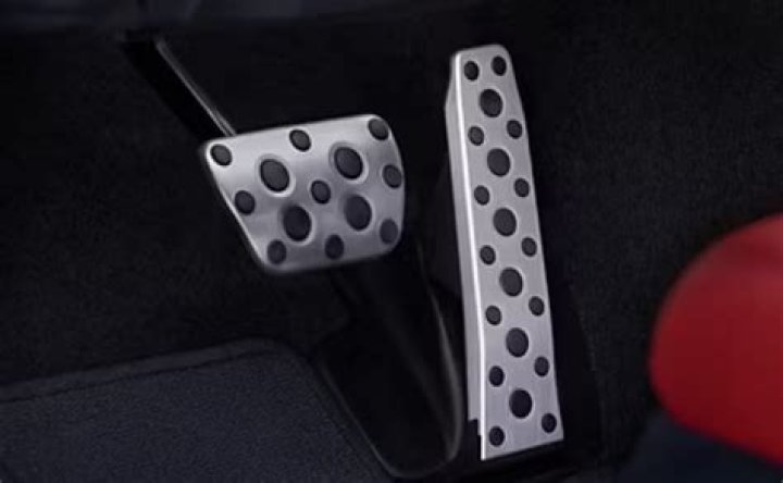 Does Chevy Traverse have adjustable pedals