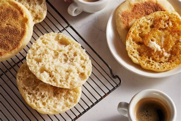 Does cream cheese taste good on English muffins