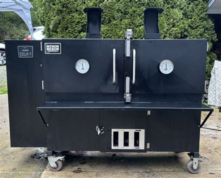 Does Myron Mixon use pellet smoker