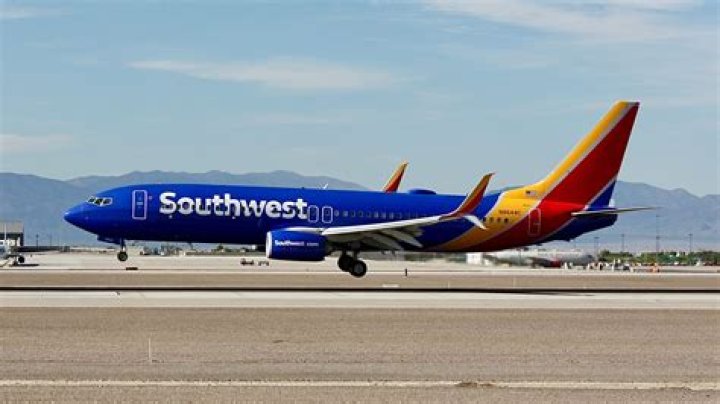 Does Southwest Airlines fly from Phoenix to Hawaii