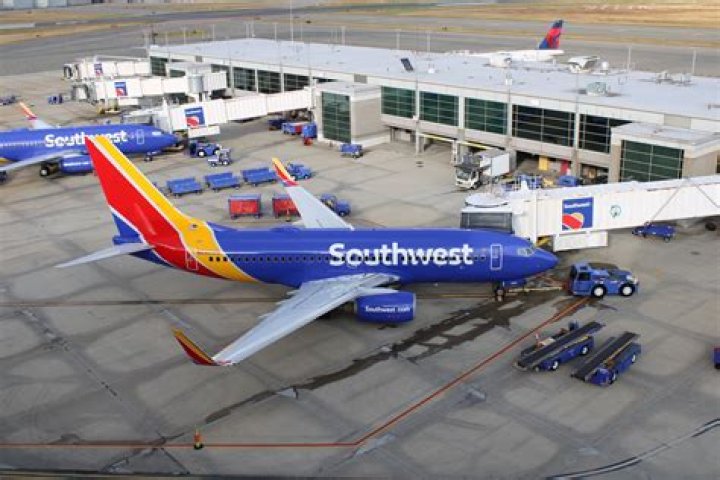 Does Southwest Airlines fly to Phoenix AZ