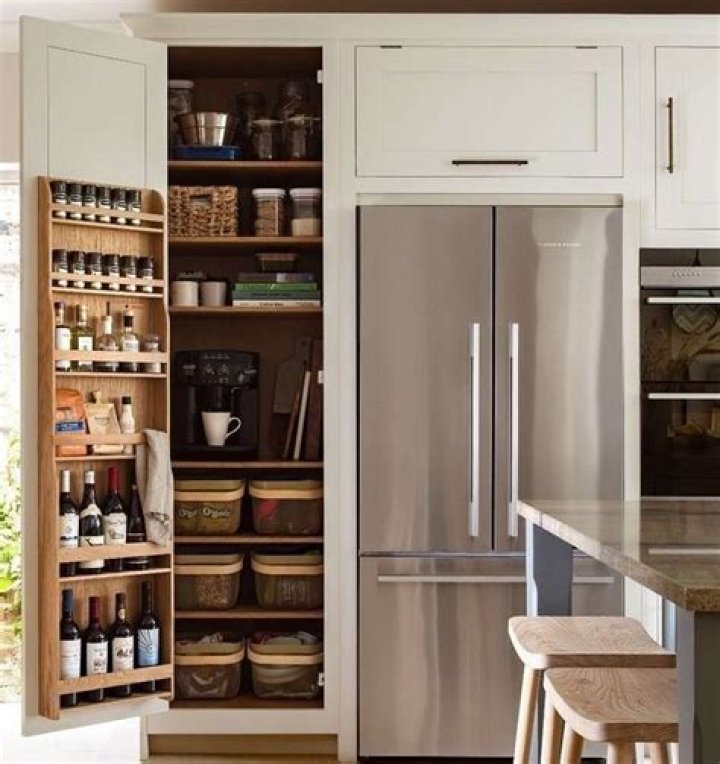 How deep should pantry shelves be