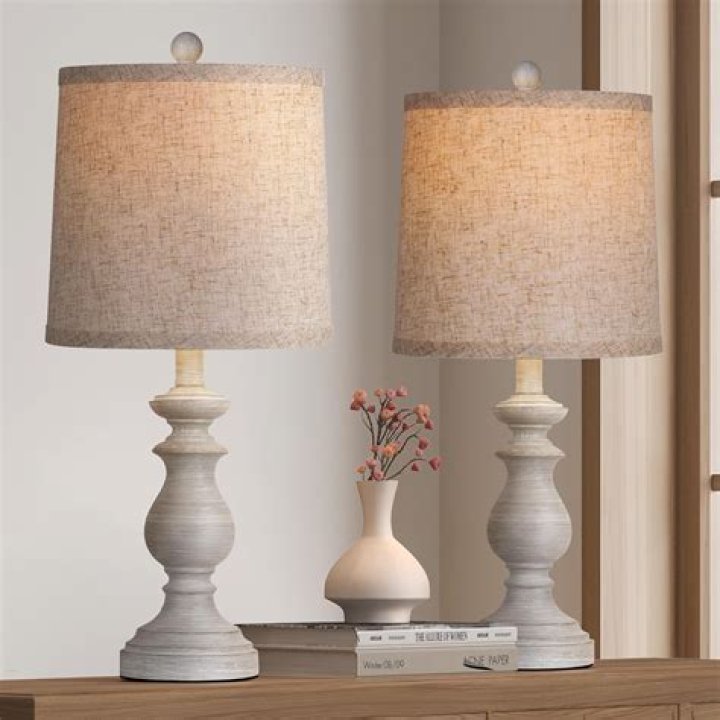 How do I choose a table lamp for my bedroom