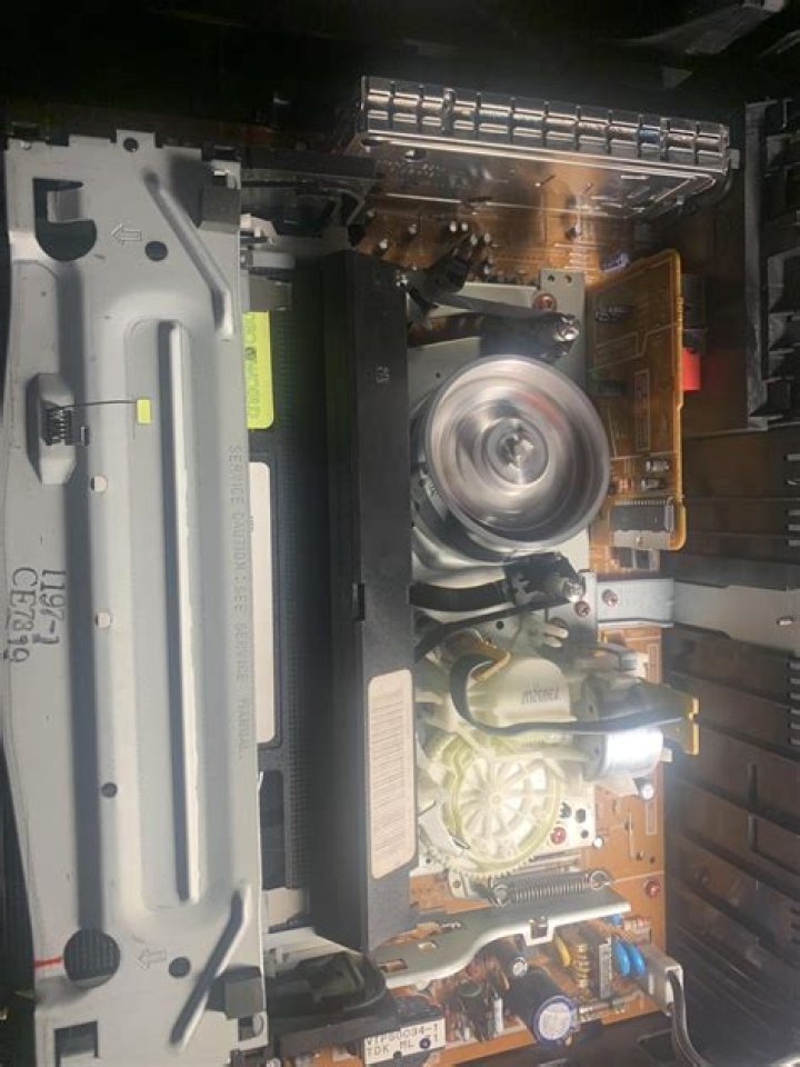 How do I get my VCR to work