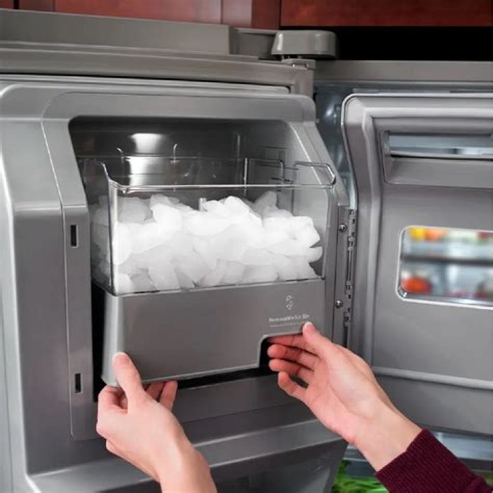 How do I set the timer on my ice maker