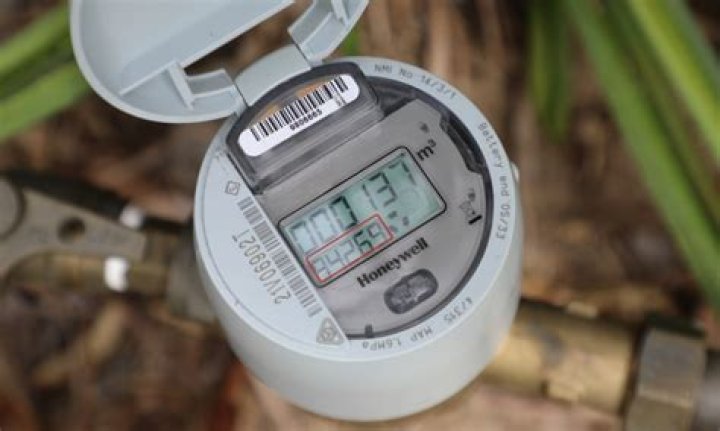 How do Meter readers read meters