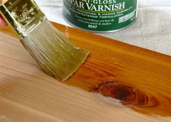 How do you apply spar varnish