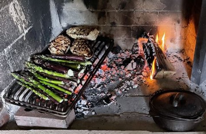 How do you cook in a fireplace