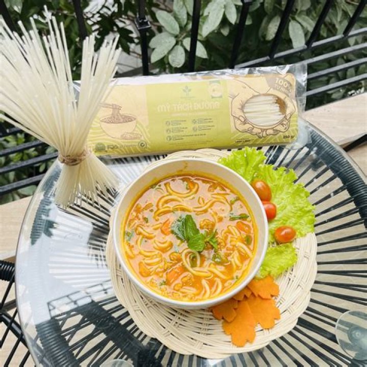 How do you eat rice noodles