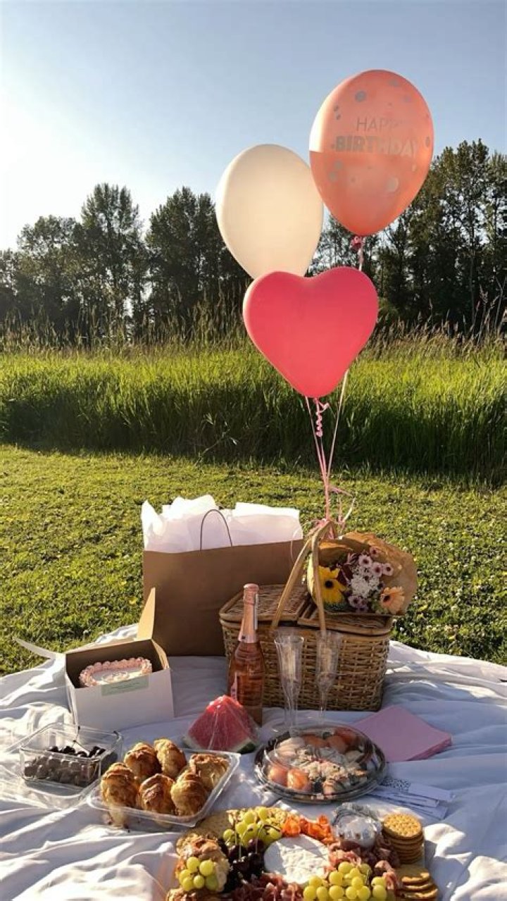 How do you make a cute picnic date