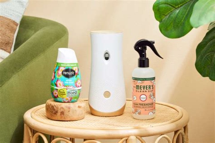How do you make a smell neutralizer spray