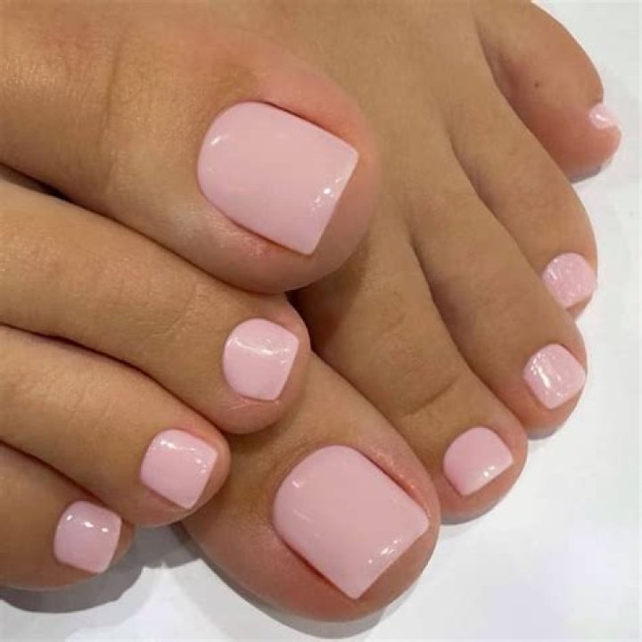 How do you make your toenails look pretty