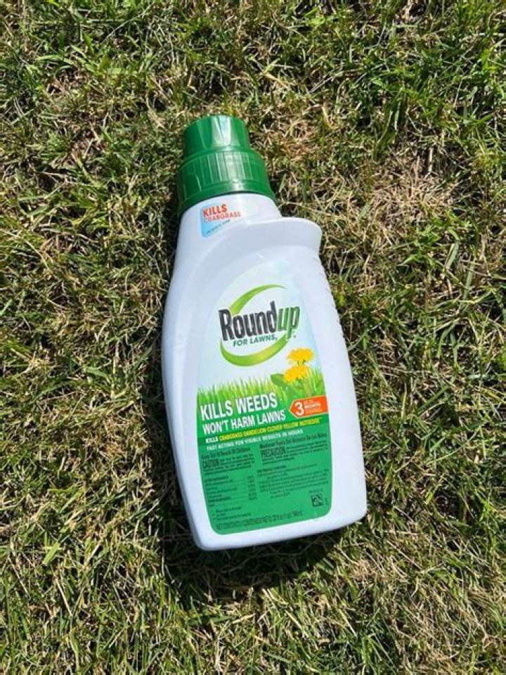 How do you mix Roundup to kill weeds