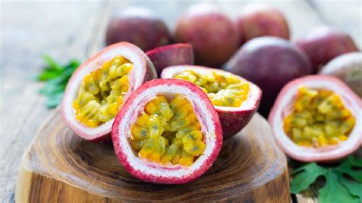 How do you prune passion fruit