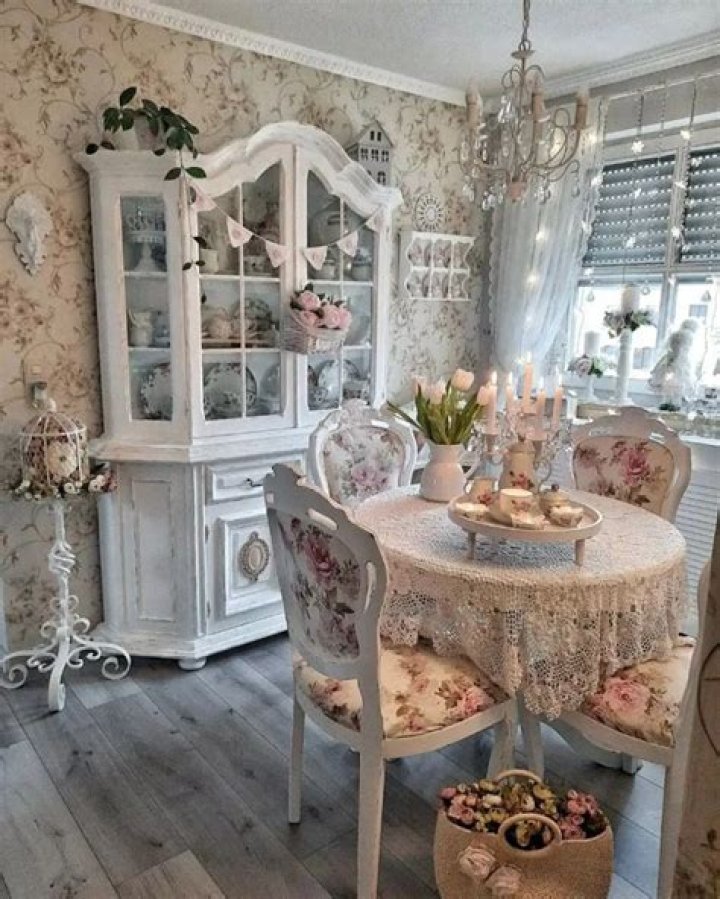 How do you Shabby Chic a dining room table