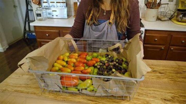 How do you store green tomatoes