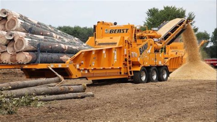 How does a chipper work