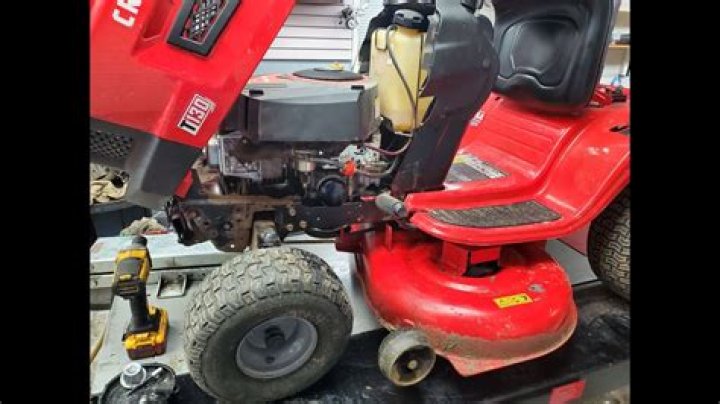 How does a lawn tractor transmission work