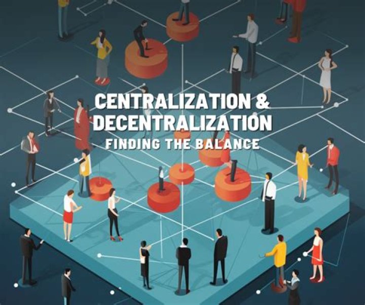 How does centralization and decentralization affect the management of an office