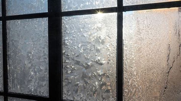 How does frost glass work