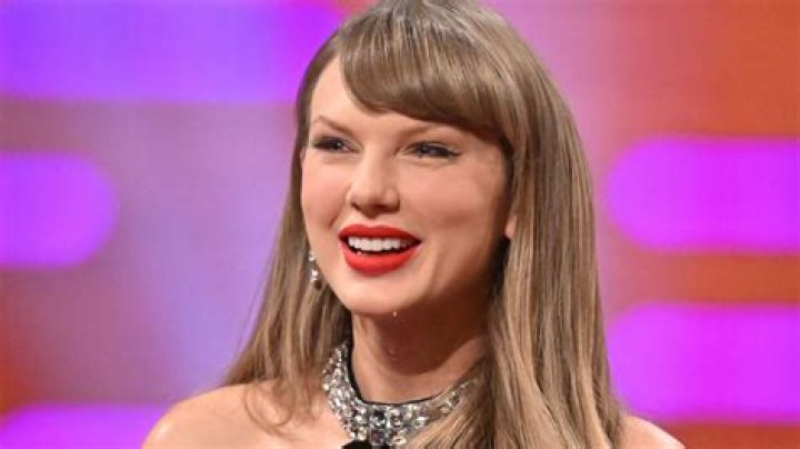 How does Taylor Swift spends her money