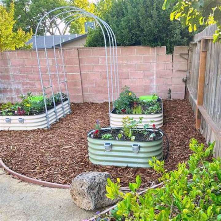 How long do metal garden beds last