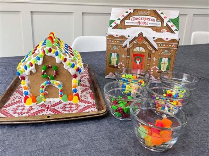 How long will a homemade gingerbread house keep