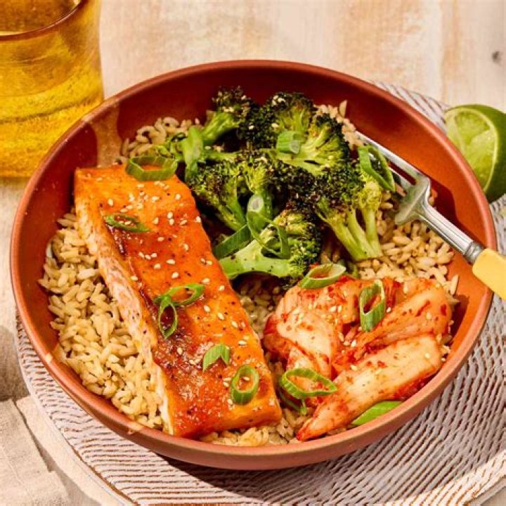 How many calories are in 1 oz of steamed broccoli